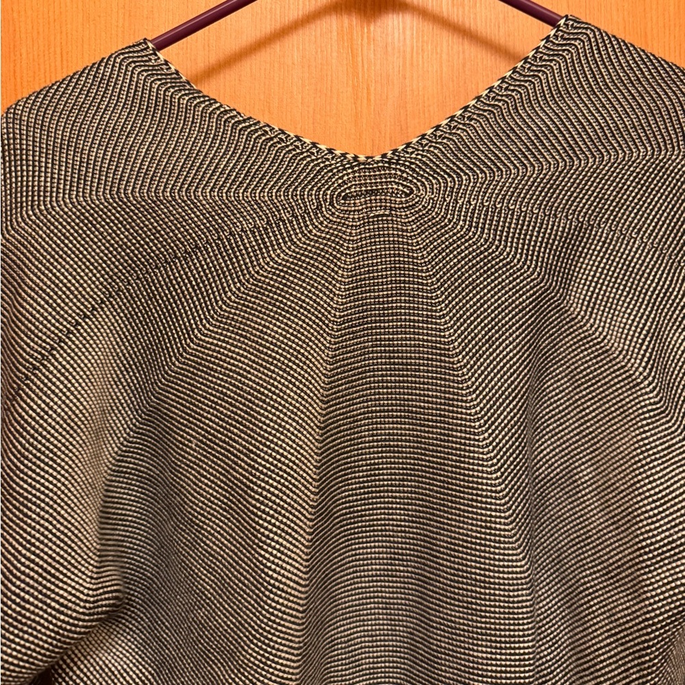 Uniqlo 3D Cocoon V-Neck Women's Cotton Sweater - Picture 10 of 11